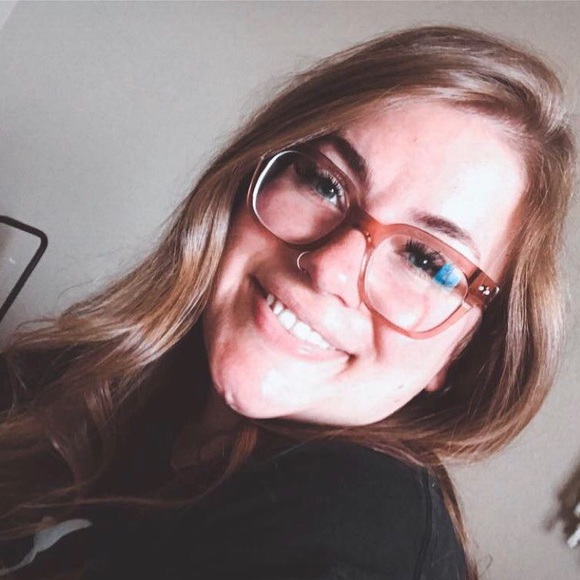 Meet your Posher, Rachel - Picture 1 of 1